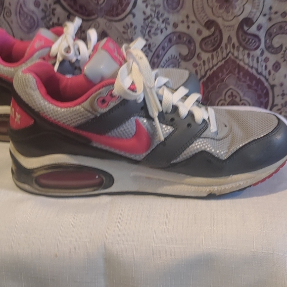 Nike - Picture 2 of 2